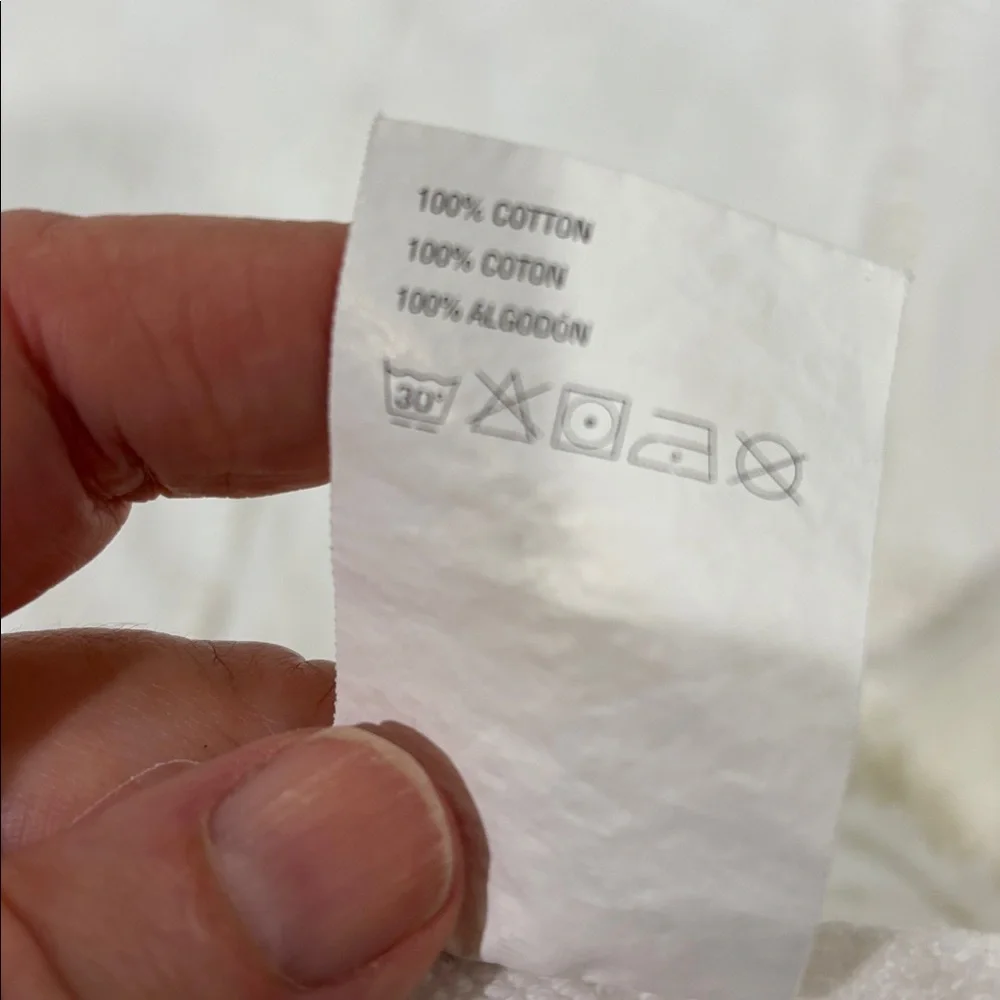 Crate and Barrel White Chenille Fringed coverlet Queen/full